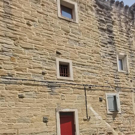 Petit Appart Entier Au Coeur Des Remparts - Netfix Et Connection Fibre Gratuits Carpentras Eksteriør billede