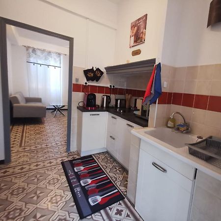 Petit Appart Entier Au Coeur Des Remparts - Netfix Et Connection Fibre Gratuits Carpentras Eksteriør billede
