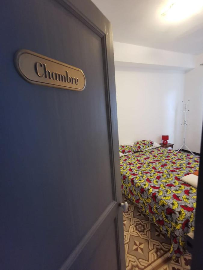 Petit Appart Entier Au Coeur Des Remparts - Netfix Et Connection Fibre Gratuits Carpentras Eksteriør billede