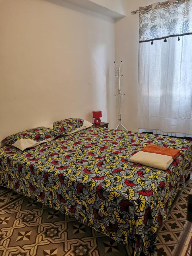 Petit Appart Entier Au Coeur Des Remparts - Netfix Et Connection Fibre Gratuits Carpentras Eksteriør billede