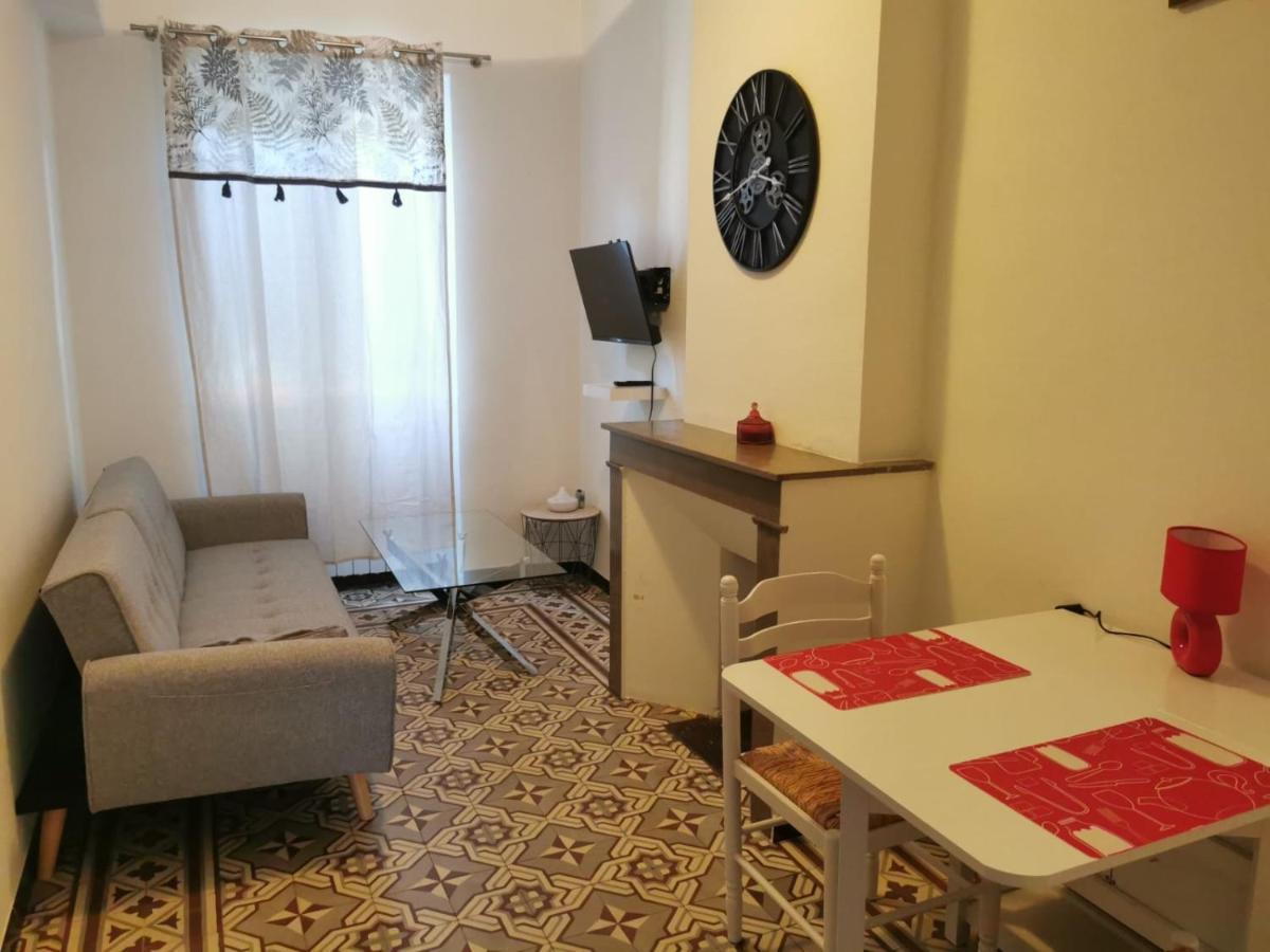 Petit Appart Entier Au Coeur Des Remparts - Netfix Et Connection Fibre Gratuits Carpentras Eksteriør billede