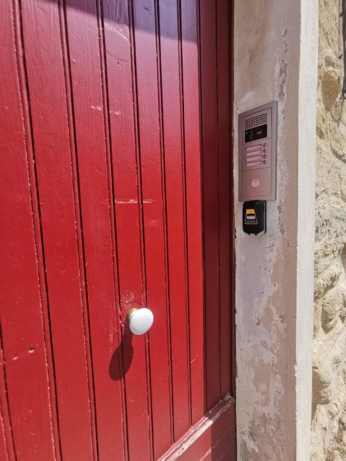 Petit Appart Entier Au Coeur Des Remparts - Netfix Et Connection Fibre Gratuits Carpentras Eksteriør billede