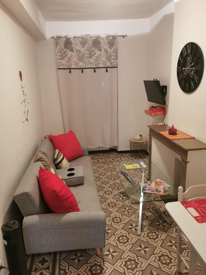 Petit Appart Entier Au Coeur Des Remparts - Netfix Et Connection Fibre Gratuits Carpentras Eksteriør billede