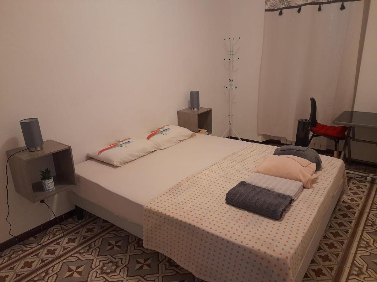 Petit Appart Entier Au Coeur Des Remparts - Netfix Et Connection Fibre Gratuits Carpentras Eksteriør billede